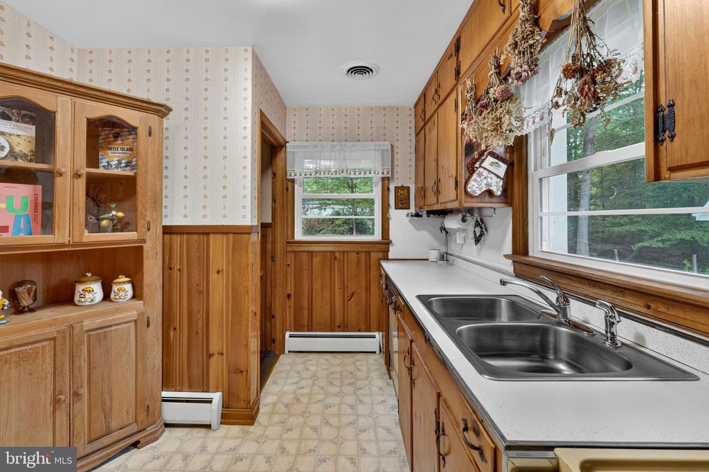 85 S POES RD, AMISSVILLE, Virginia 20106, 3 Bedrooms Bedrooms, ,2 BathroomsBathrooms,Residential,85 S POES RD,VARP2002626 MLS # VARP2002626
