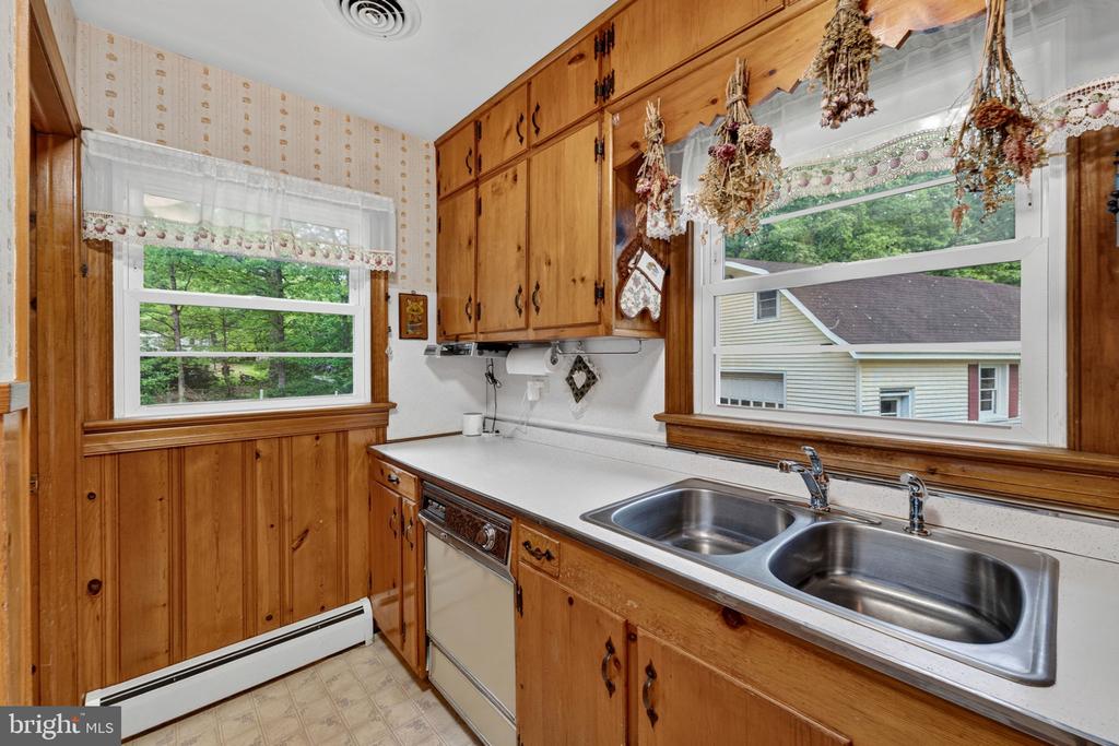85 S POES RD, AMISSVILLE, Virginia 20106, 3 Bedrooms Bedrooms, ,2 BathroomsBathrooms,Residential,85 S POES RD,VARP2002626 MLS # VARP2002626