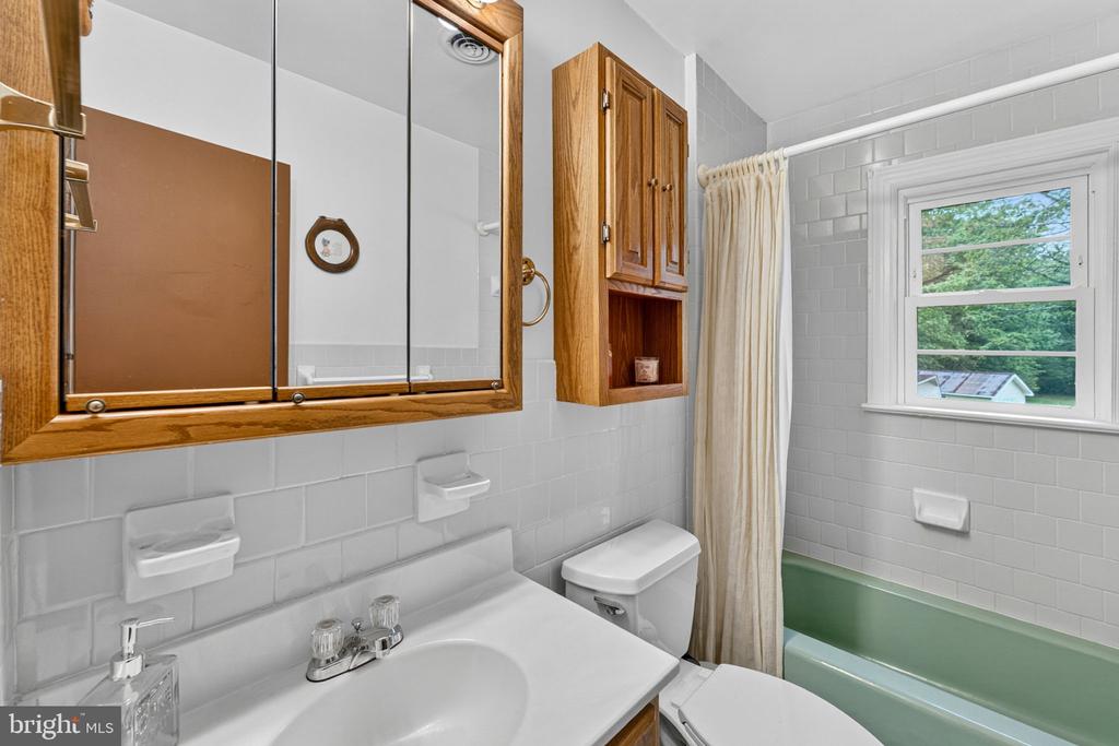 85 S POES RD, AMISSVILLE, Virginia 20106, 3 Bedrooms Bedrooms, ,2 BathroomsBathrooms,Residential,85 S POES RD,VARP2002626 MLS # VARP2002626