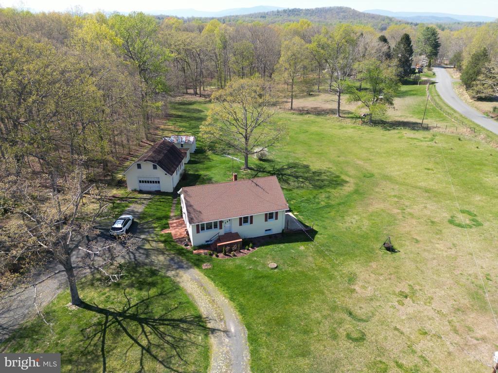 85 S POES RD, AMISSVILLE, Virginia 20106, 3 Bedrooms Bedrooms, ,2 BathroomsBathrooms,Residential,85 S POES RD,VARP2002626 MLS # VARP2002626