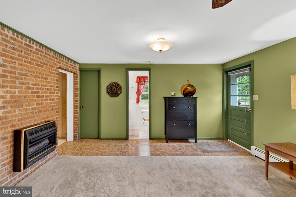 85 S POES RD, AMISSVILLE, Virginia 20106, 3 Bedrooms Bedrooms, ,2 BathroomsBathrooms,Residential,85 S POES RD,VARP2002626 MLS # VARP2002626
