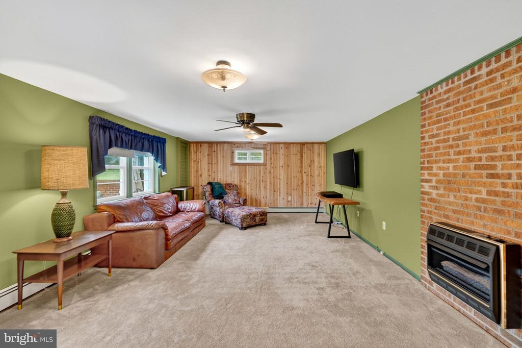85 S POES RD, AMISSVILLE, Virginia 20106, 3 Bedrooms Bedrooms, ,2 BathroomsBathrooms,Residential,85 S POES RD,VARP2002626 MLS # VARP2002626