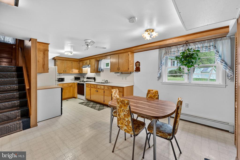 85 S POES RD, AMISSVILLE, Virginia 20106, 3 Bedrooms Bedrooms, ,2 BathroomsBathrooms,Residential,85 S POES RD,VARP2002626 MLS # VARP2002626