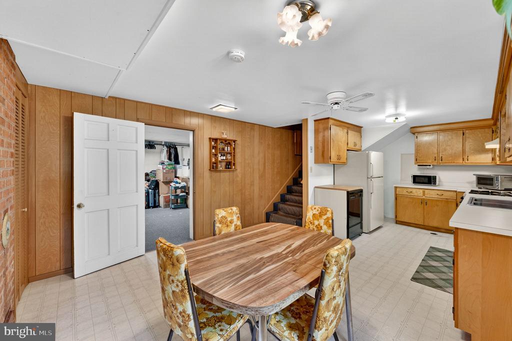 85 S POES RD, AMISSVILLE, Virginia 20106, 3 Bedrooms Bedrooms, ,2 BathroomsBathrooms,Residential,85 S POES RD,VARP2002626 MLS # VARP2002626