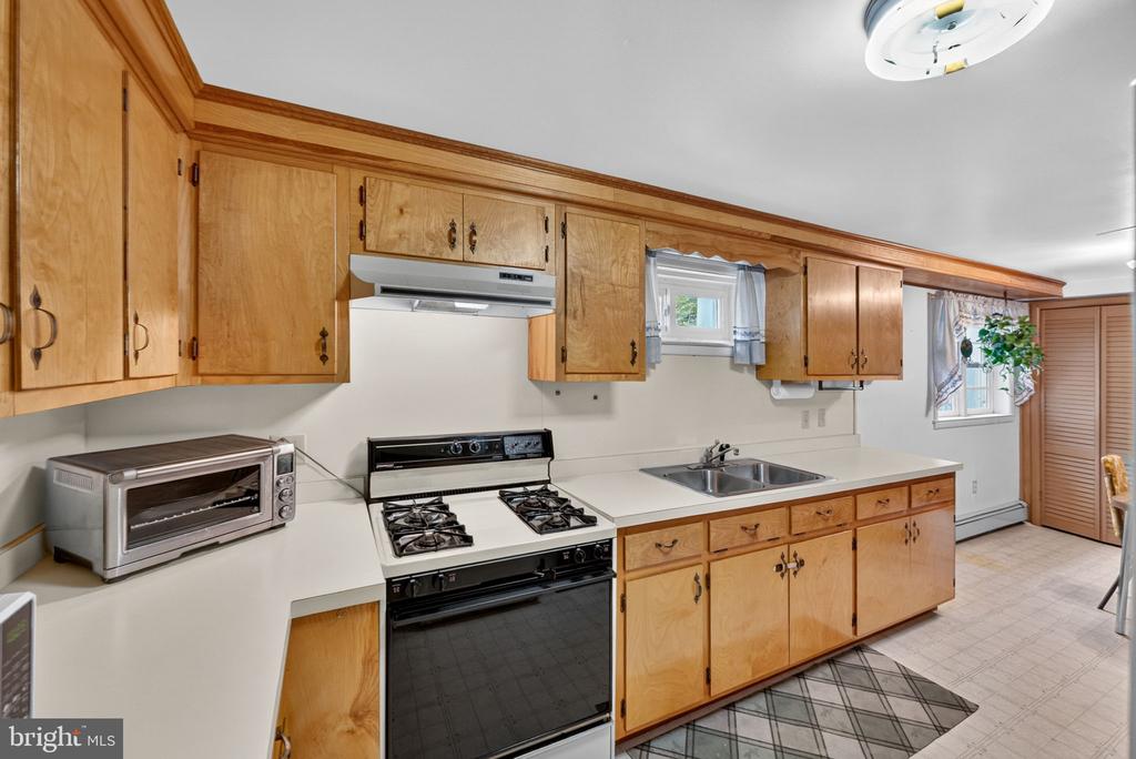 85 S POES RD, AMISSVILLE, Virginia 20106, 3 Bedrooms Bedrooms, ,2 BathroomsBathrooms,Residential,85 S POES RD,VARP2002626 MLS # VARP2002626