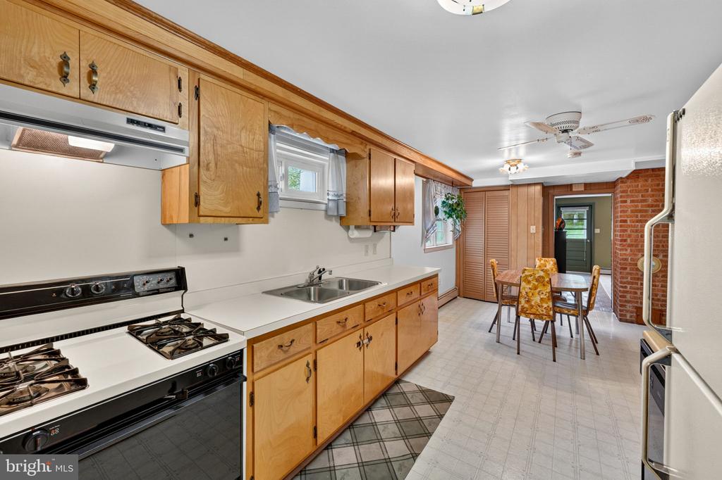 85 S POES RD, AMISSVILLE, Virginia 20106, 3 Bedrooms Bedrooms, ,2 BathroomsBathrooms,Residential,85 S POES RD,VARP2002626 MLS # VARP2002626