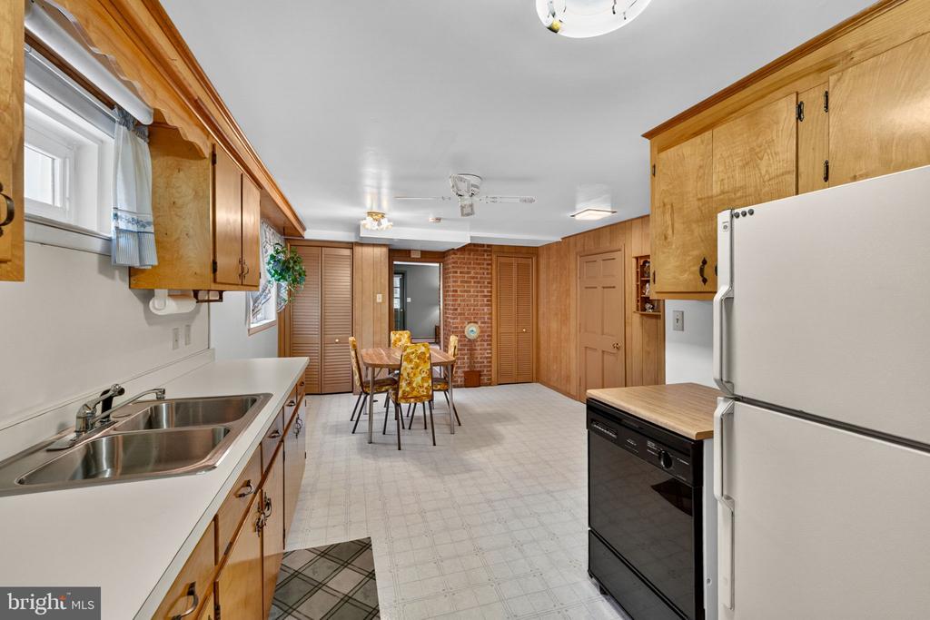 85 S POES RD, AMISSVILLE, Virginia 20106, 3 Bedrooms Bedrooms, ,2 BathroomsBathrooms,Residential,85 S POES RD,VARP2002626 MLS # VARP2002626
