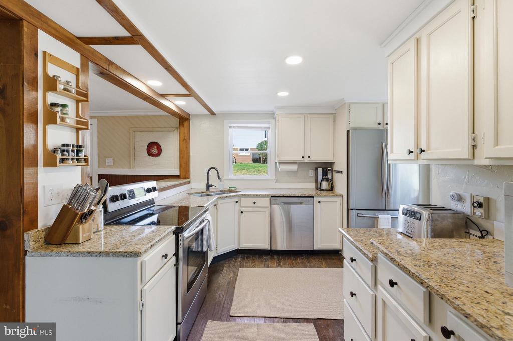 330 MECHANIC ST, LURAY, Virginia 22835, 4 Bedrooms Bedrooms, ,4 BathroomsBathrooms,Residential,330 MECHANIC ST,VAPA2006290 MLS # VAPA2006290