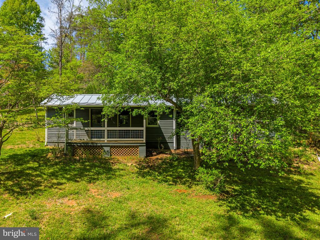 240 WHORTON HOLLOW RD, CASTLETON, Virginia 22716, 3 Bedrooms Bedrooms, ,2 BathroomsBathrooms,Residential,240 WHORTON HOLLOW RD,VARP2002628 MLS # VARP2002628