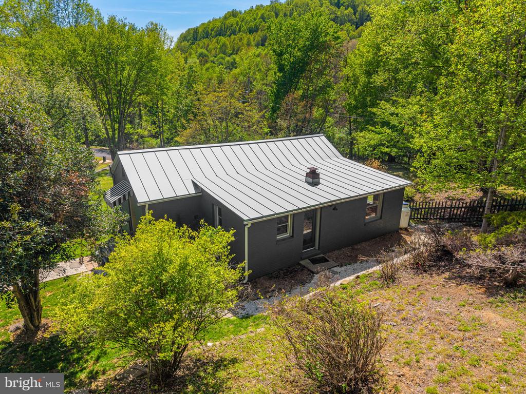 240 WHORTON HOLLOW RD, CASTLETON, Virginia 22716, 3 Bedrooms Bedrooms, ,2 BathroomsBathrooms,Residential,240 WHORTON HOLLOW RD,VARP2002628 MLS # VARP2002628