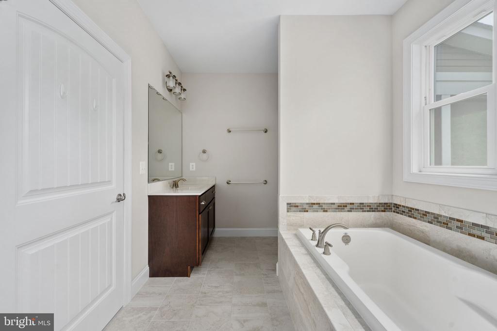 20430 SUNSET HILL DR, LIGNUM, Virginia 22726, 3 Bedrooms Bedrooms, ,2 BathroomsBathrooms,Residential,20430 SUNSET HILL DR,VACU2013490 MLS # VACU2013490