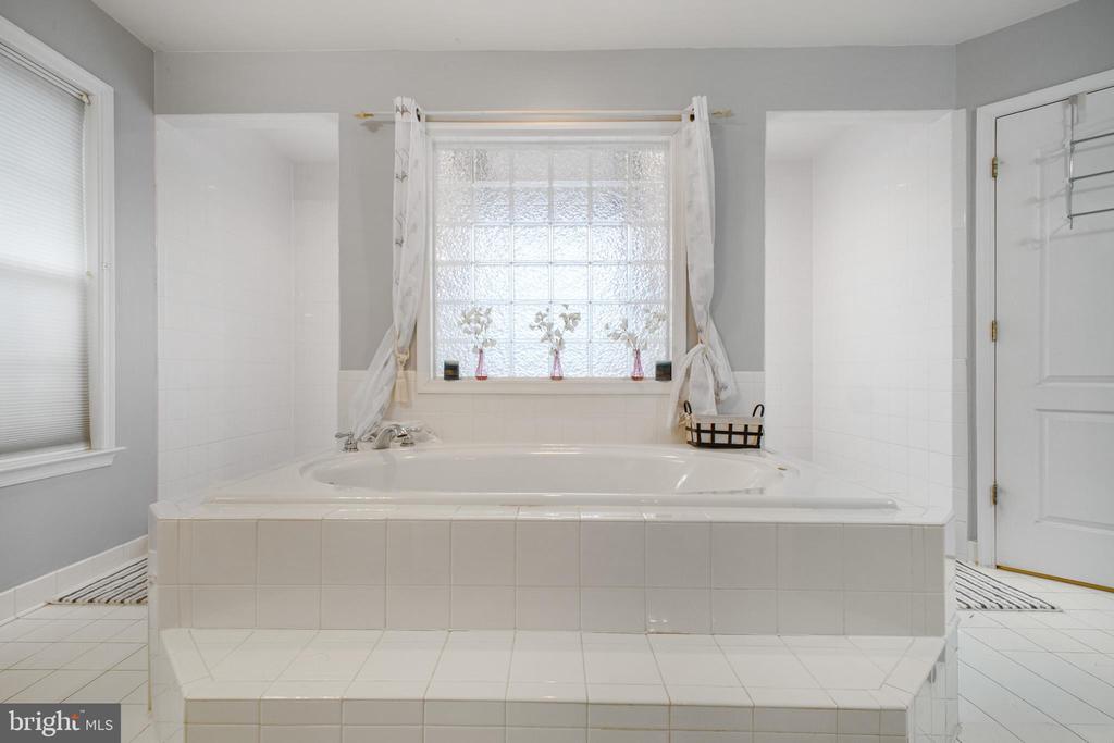 12504 SINGLE OAK RD, FREDERICKSBURG, Virginia 22407, 5 Bedrooms Bedrooms, ,3 BathroomsBathrooms,Residential,12504 SINGLE OAK RD,VASP2041472 MLS # VASP2041472