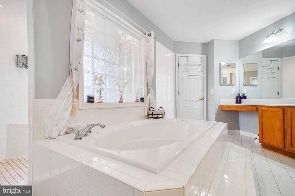 12504 SINGLE OAK RD, FREDERICKSBURG, Virginia 22407, 5 Bedrooms Bedrooms, ,3 BathroomsBathrooms,Residential,12504 SINGLE OAK RD,VASP2041472 MLS # VASP2041472