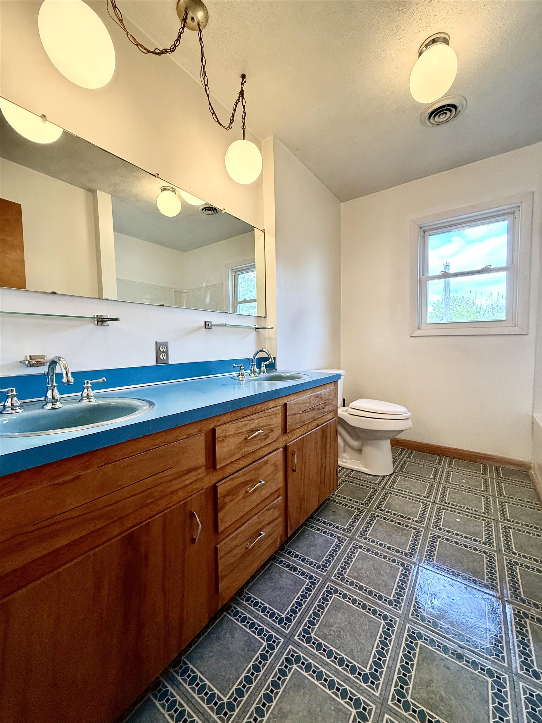 369 MONGER HILL RD, ELKTON, Virginia 22827, 3 Bedrooms Bedrooms, ,2 BathroomsBathrooms,Residential,369 MONGER HILL RD,676541 MLS # 676541