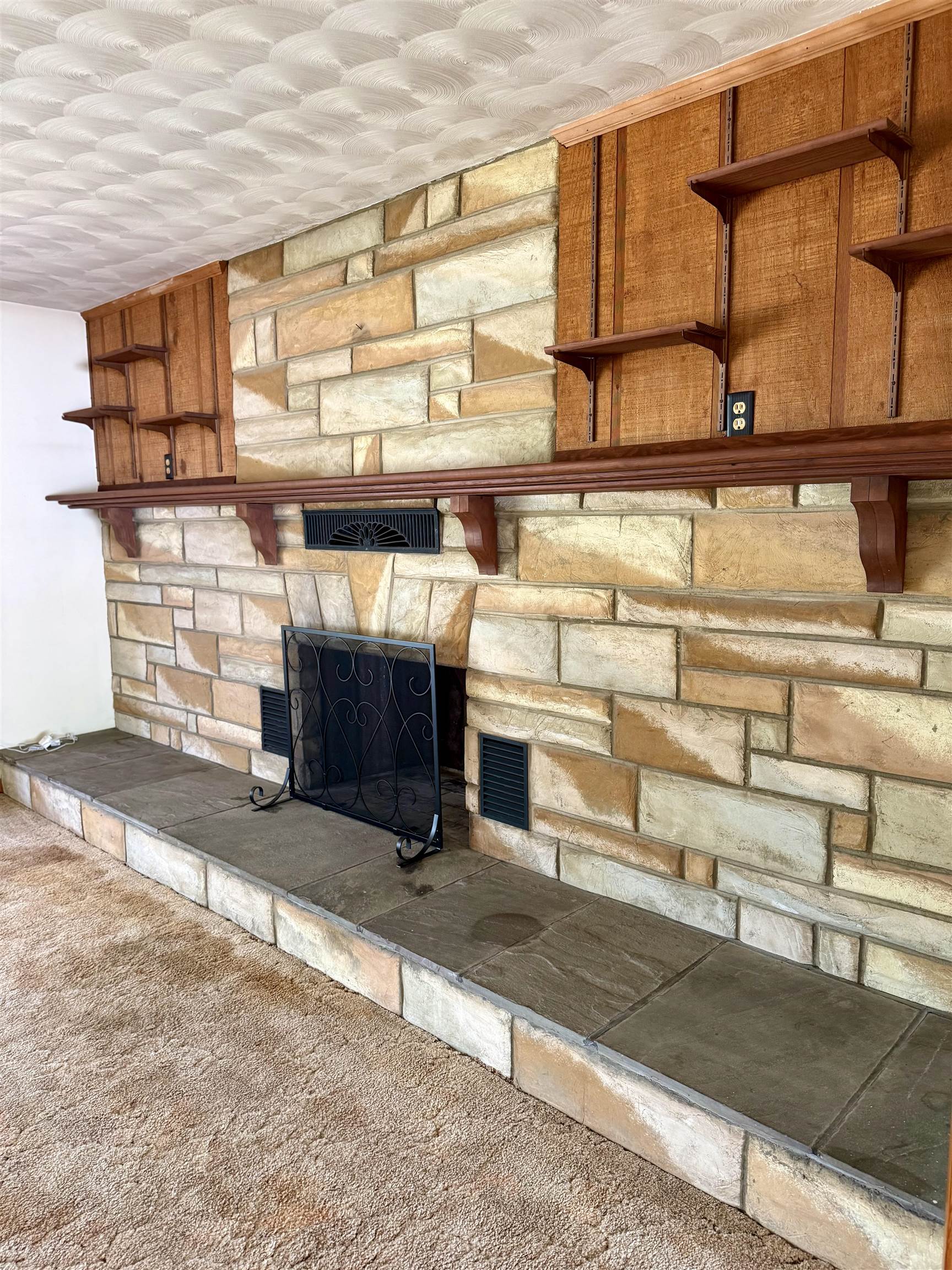 369 MONGER HILL RD, ELKTON, Virginia 22827, 3 Bedrooms Bedrooms, ,2 BathroomsBathrooms,Residential,369 MONGER HILL RD,676541 MLS # 676541