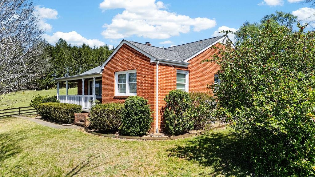 488 BUFFALO GAP HWY, CHURCHVILLE, Virginia 24421, 2 Bedrooms Bedrooms, ,1 BathroomBathrooms,Residential,488 BUFFALO GAP HWY,676560 MLS # 676560