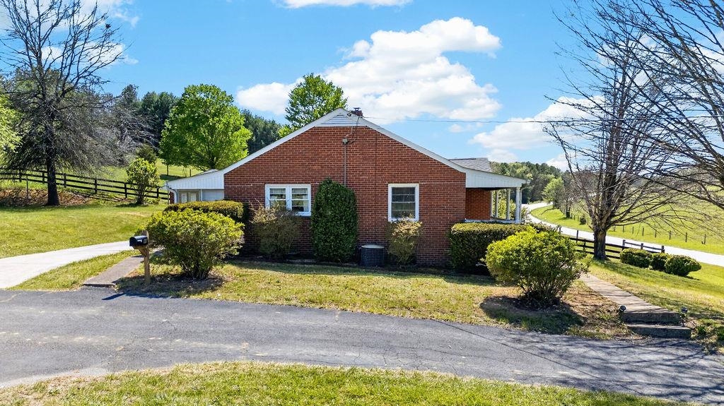 488 BUFFALO GAP HWY, CHURCHVILLE, Virginia 24421, 2 Bedrooms Bedrooms, ,1 BathroomBathrooms,Residential,488 BUFFALO GAP HWY,676560 MLS # 676560