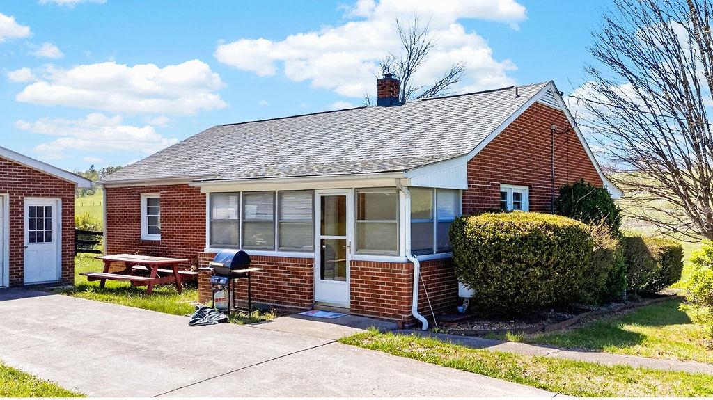488 BUFFALO GAP HWY, CHURCHVILLE, Virginia 24421, 2 Bedrooms Bedrooms, ,1 BathroomBathrooms,Residential,488 BUFFALO GAP HWY,676560 MLS # 676560