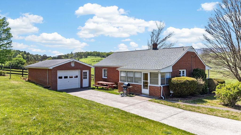 488 BUFFALO GAP HWY, CHURCHVILLE, Virginia 24421, 2 Bedrooms Bedrooms, ,1 BathroomBathrooms,Residential,488 BUFFALO GAP HWY,676560 MLS # 676560