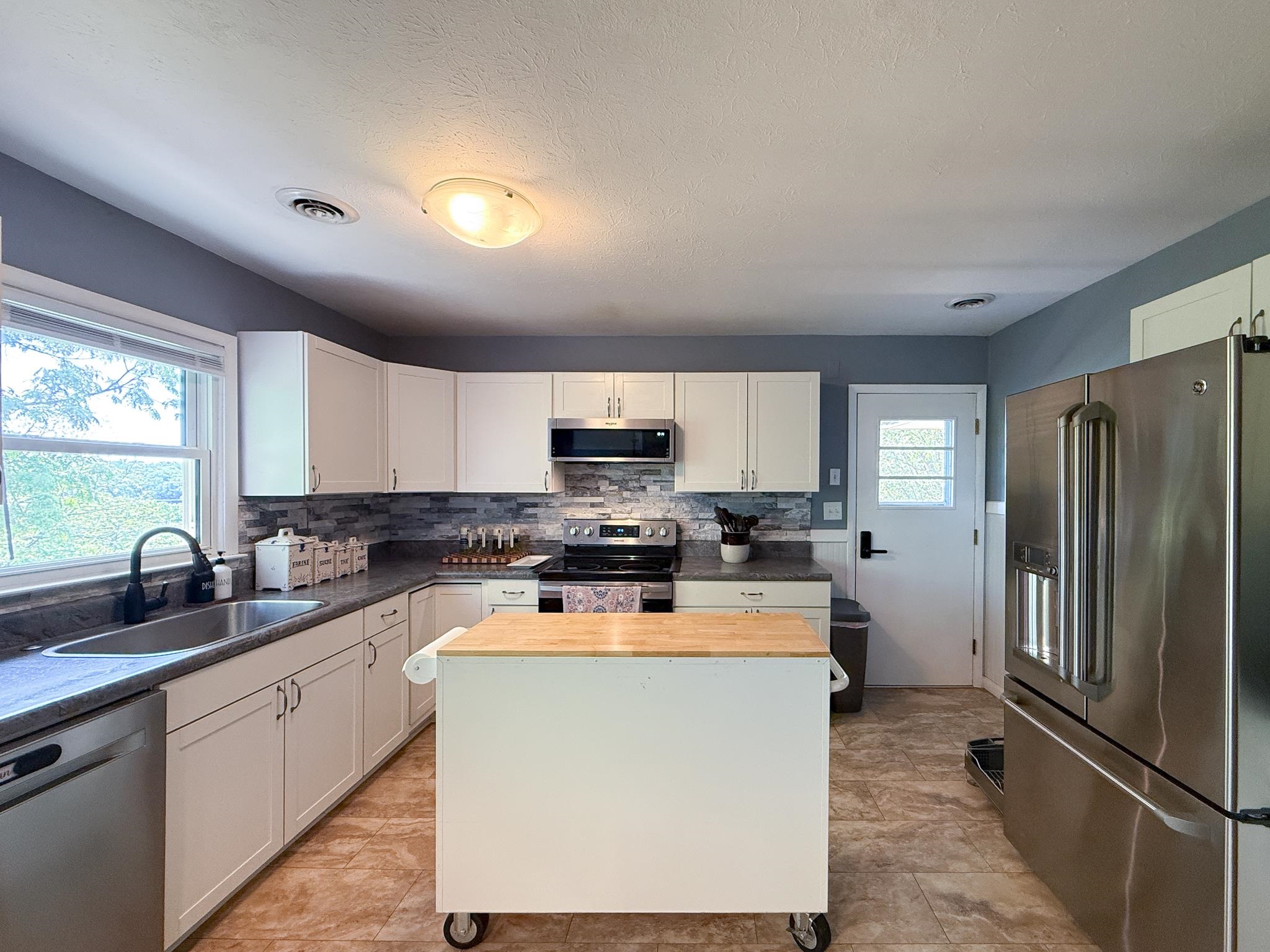 553 HILLTOP DR, STAUNTON, Virginia 24401, 3 Bedrooms Bedrooms, ,1 BathroomBathrooms,Residential,553 HILLTOP DR,676561 MLS # 676561