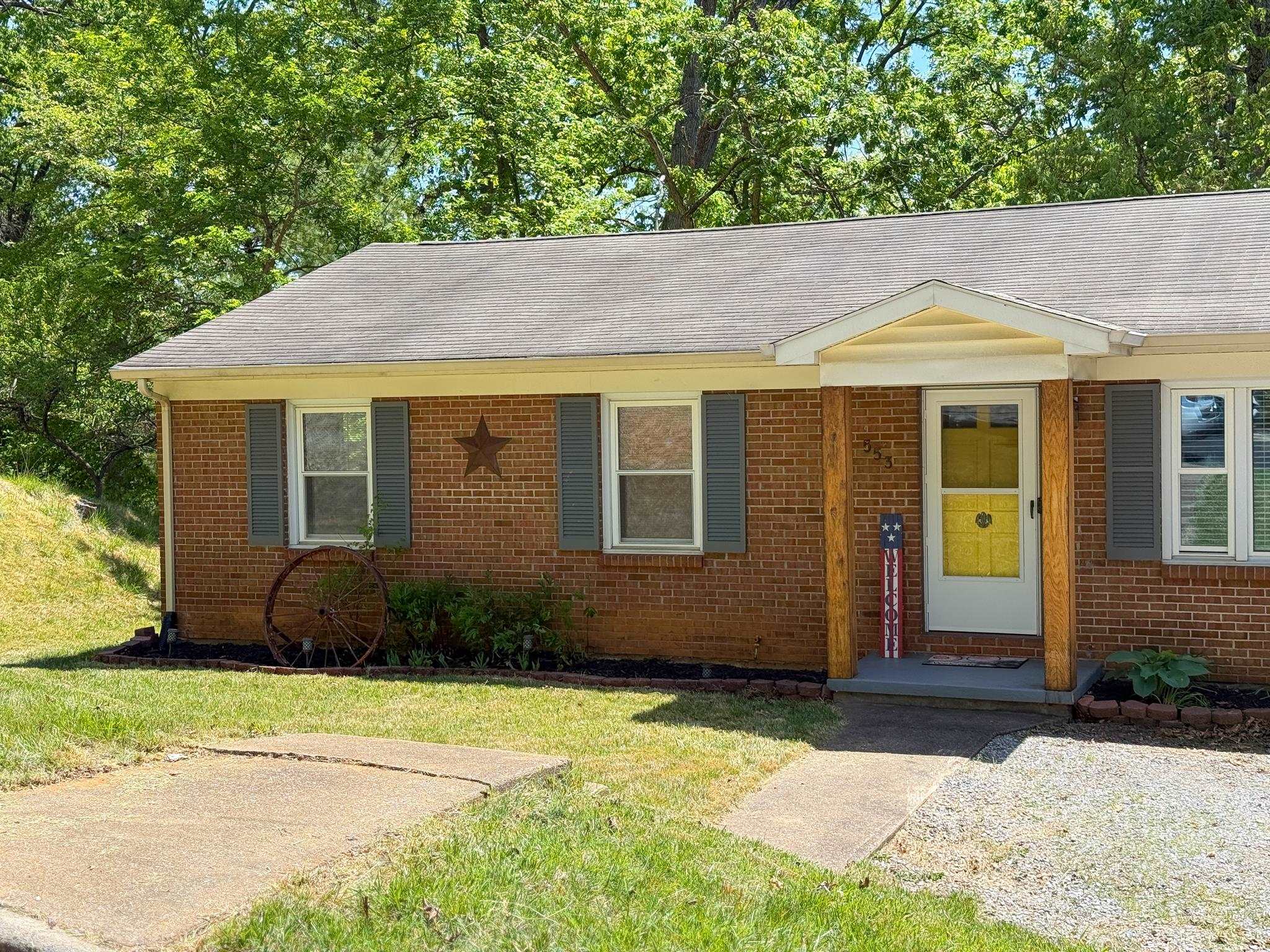 553 HILLTOP DR, STAUNTON, Virginia 24401, 3 Bedrooms Bedrooms, ,1 BathroomBathrooms,Residential,553 HILLTOP DR,676561 MLS # 676561