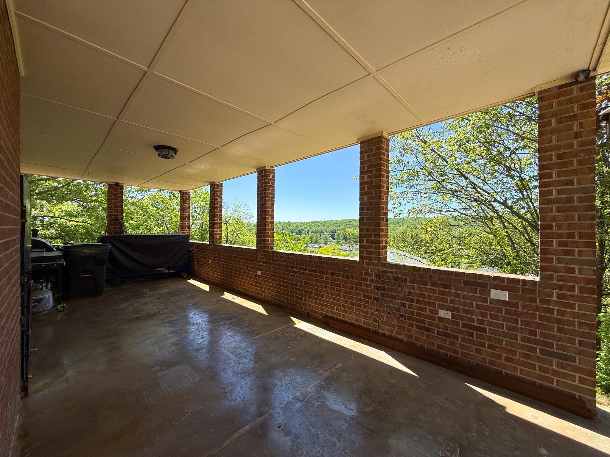 553 HILLTOP DR, STAUNTON, Virginia 24401, 3 Bedrooms Bedrooms, ,1 BathroomBathrooms,Residential,553 HILLTOP DR,676561 MLS # 676561