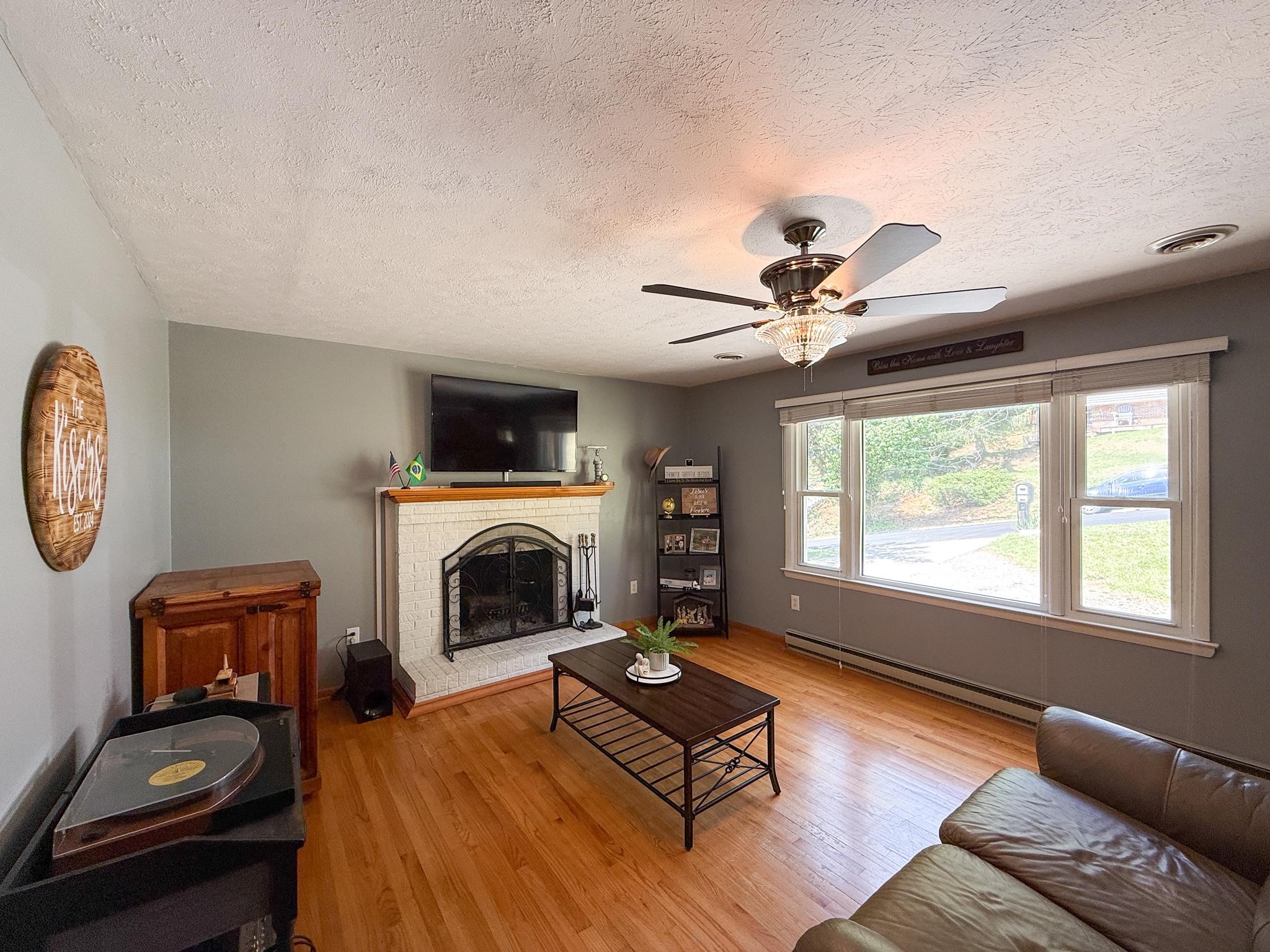 553 HILLTOP DR, STAUNTON, Virginia 24401, 3 Bedrooms Bedrooms, ,1 BathroomBathrooms,Residential,553 HILLTOP DR,676561 MLS # 676561