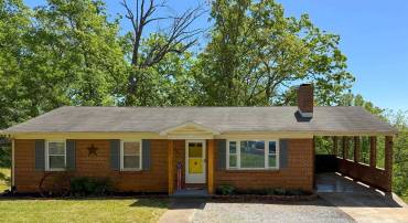 553 HILLTOP DR, STAUNTON, Virginia 24401, 3 Bedrooms Bedrooms, ,1 BathroomBathrooms,Residential,553 HILLTOP DR,676561 MLS # 676561
