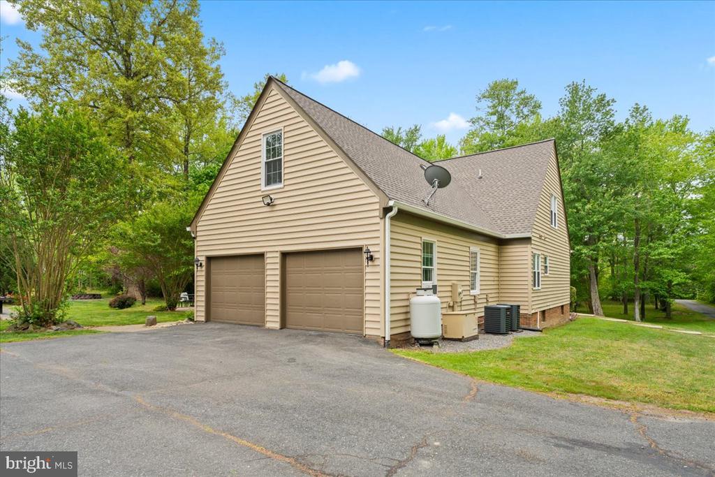 7403 BARRISTER CT, SPOTSYLVANIA, Virginia 22553, 5 Bedrooms Bedrooms, ,3 BathroomsBathrooms,Residential,7403 BARRISTER CT,VASP2040646 MLS # VASP2040646