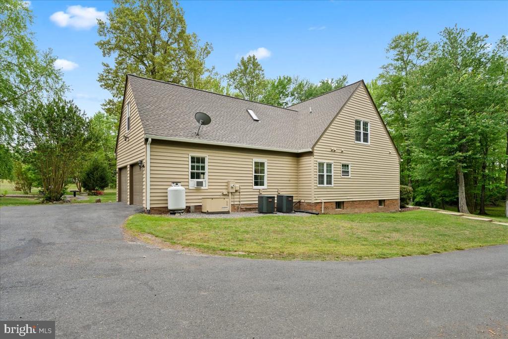 7403 BARRISTER CT, SPOTSYLVANIA, Virginia 22553, 5 Bedrooms Bedrooms, ,3 BathroomsBathrooms,Residential,7403 BARRISTER CT,VASP2040646 MLS # VASP2040646