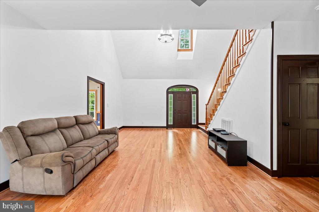 7403 BARRISTER CT, SPOTSYLVANIA, Virginia 22553, 5 Bedrooms Bedrooms, ,3 BathroomsBathrooms,Residential,7403 BARRISTER CT,VASP2040646 MLS # VASP2040646