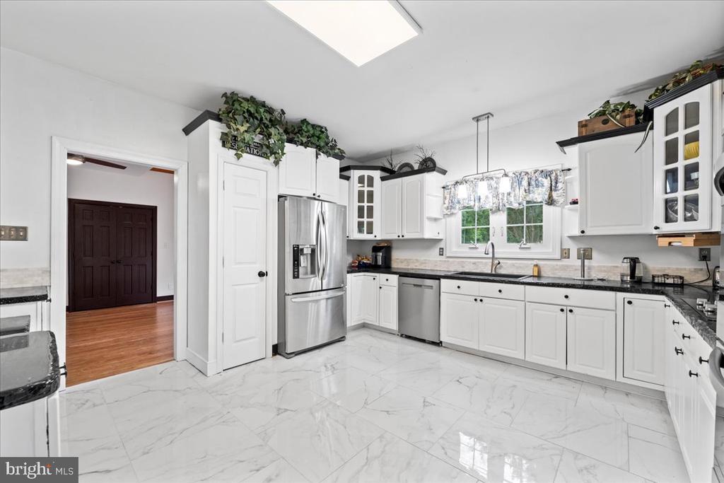 7403 BARRISTER CT, SPOTSYLVANIA, Virginia 22553, 5 Bedrooms Bedrooms, ,3 BathroomsBathrooms,Residential,7403 BARRISTER CT,VASP2040646 MLS # VASP2040646