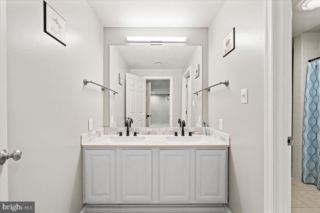 7403 BARRISTER CT, SPOTSYLVANIA, Virginia 22553, 5 Bedrooms Bedrooms, ,3 BathroomsBathrooms,Residential,7403 BARRISTER CT,VASP2040646 MLS # VASP2040646
