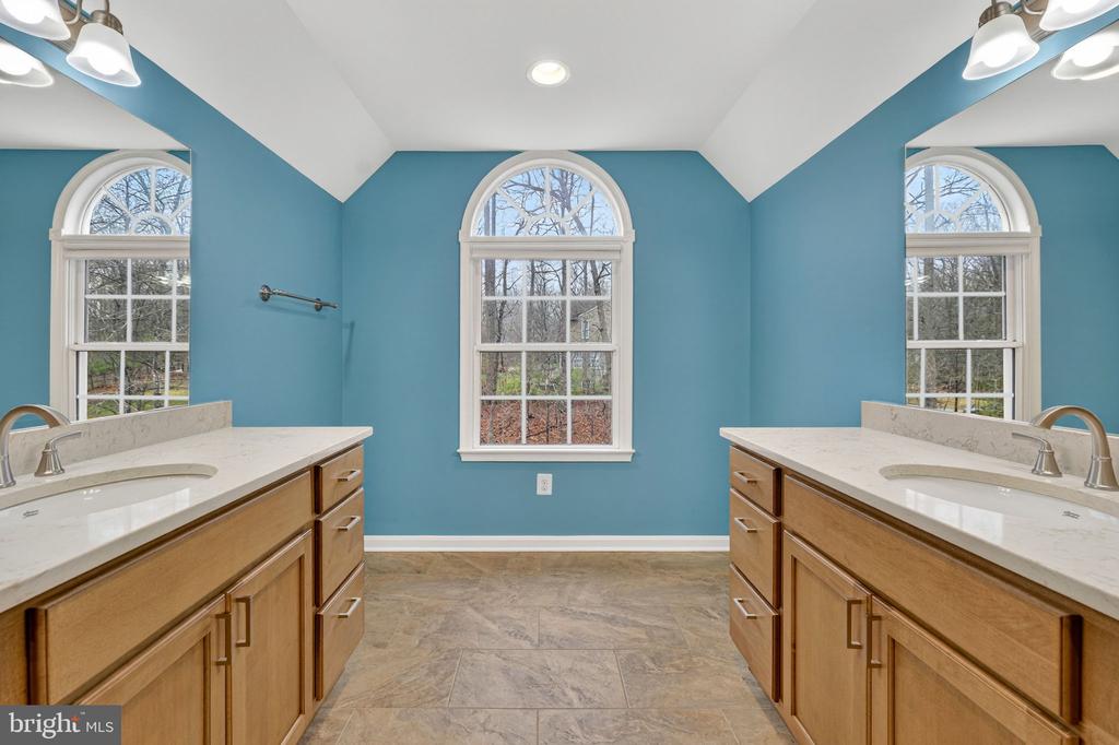4117 RUNNING QUAIL TRL, AMISSVILLE, Virginia 20106, 4 Bedrooms Bedrooms, ,3 BathroomsBathrooms,Residential,4117 RUNNING QUAIL TRL,VACU2013022 MLS # VACU2013022