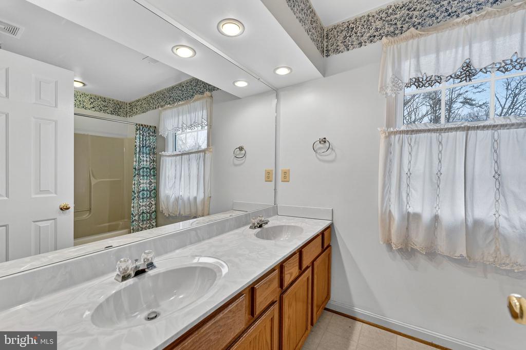 4117 RUNNING QUAIL TRL, AMISSVILLE, Virginia 20106, 4 Bedrooms Bedrooms, ,3 BathroomsBathrooms,Residential,4117 RUNNING QUAIL TRL,VACU2013022 MLS # VACU2013022