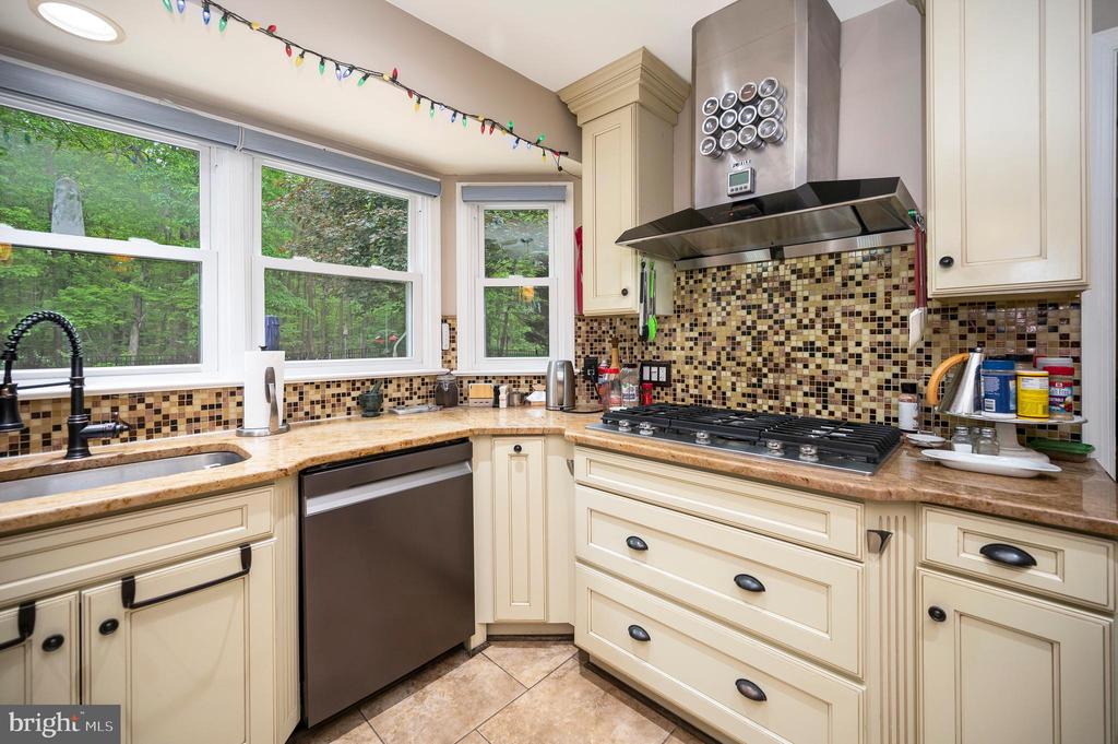 8125 LEE JACKSON CIR, SPOTSYLVANIA, Virginia 22553, 5 Bedrooms Bedrooms, ,3 BathroomsBathrooms,Residential,8125 LEE JACKSON CIR,VASP2040848 MLS # VASP2040848
