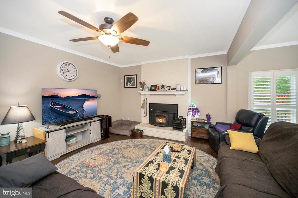 8125 LEE JACKSON CIR, SPOTSYLVANIA, Virginia 22553, 5 Bedrooms Bedrooms, ,3 BathroomsBathrooms,Residential,8125 LEE JACKSON CIR,VASP2040848 MLS # VASP2040848