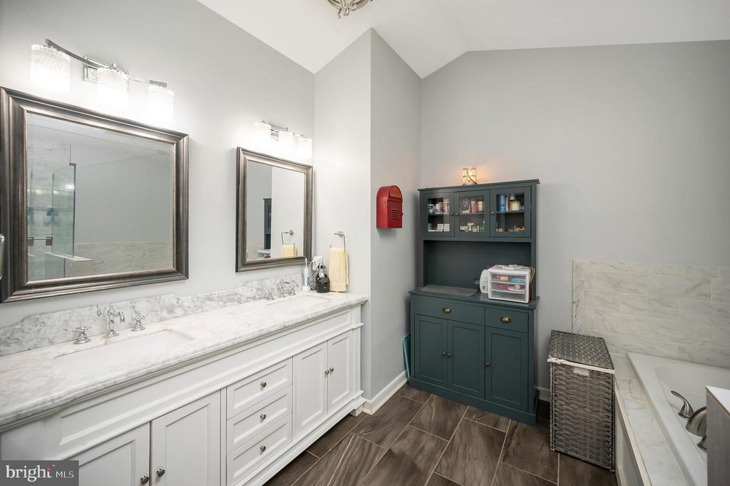 8125 LEE JACKSON CIR, SPOTSYLVANIA, Virginia 22553, 5 Bedrooms Bedrooms, ,3 BathroomsBathrooms,Residential,8125 LEE JACKSON CIR,VASP2040848 MLS # VASP2040848