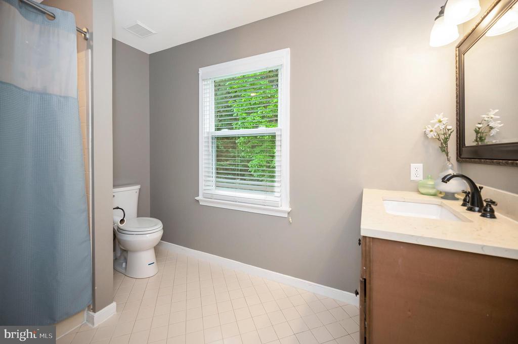 8125 LEE JACKSON CIR, SPOTSYLVANIA, Virginia 22553, 5 Bedrooms Bedrooms, ,3 BathroomsBathrooms,Residential,8125 LEE JACKSON CIR,VASP2040848 MLS # VASP2040848