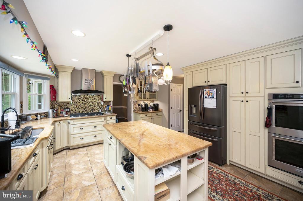 8125 LEE JACKSON CIR, SPOTSYLVANIA, Virginia 22553, 5 Bedrooms Bedrooms, ,3 BathroomsBathrooms,Residential,8125 LEE JACKSON CIR,VASP2040848 MLS # VASP2040848
