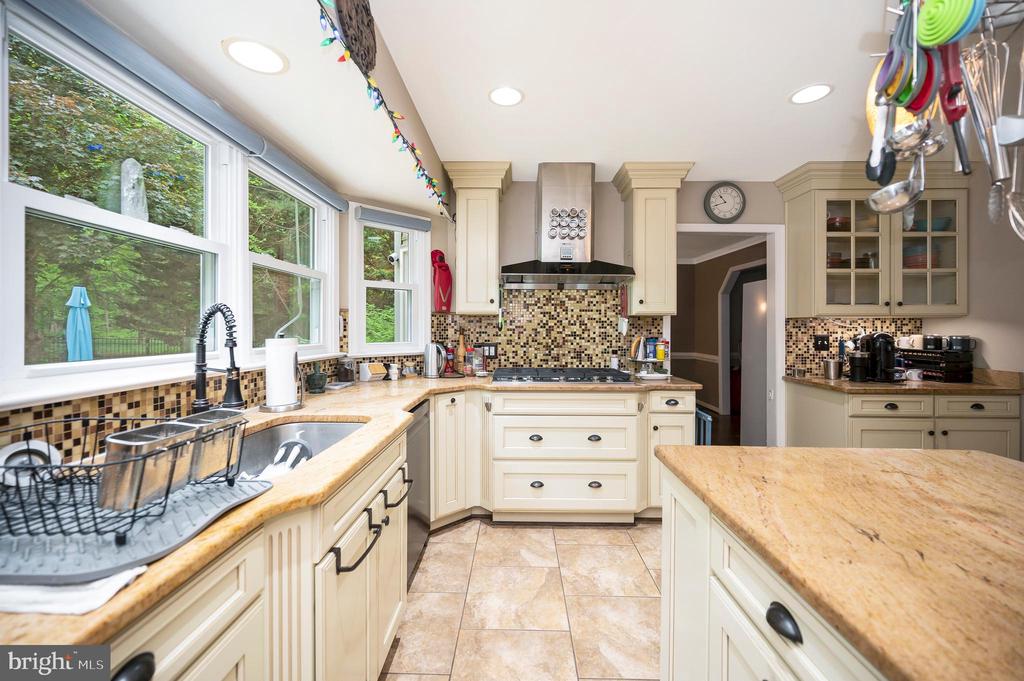 8125 LEE JACKSON CIR, SPOTSYLVANIA, Virginia 22553, 5 Bedrooms Bedrooms, ,3 BathroomsBathrooms,Residential,8125 LEE JACKSON CIR,VASP2040848 MLS # VASP2040848