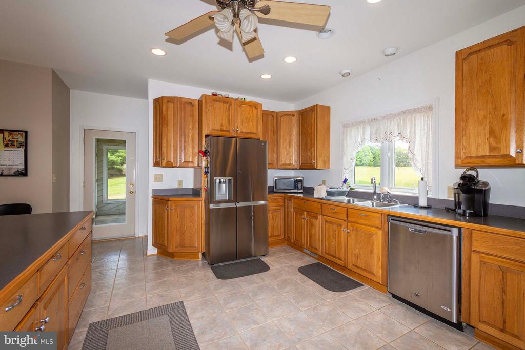 6000 HALEYS MILL RD, SPOTSYLVANIA, Virginia 22551, 3 Bedrooms Bedrooms, ,2 BathroomsBathrooms,Residential,6000 HALEYS MILL RD,VASP2041068 MLS # VASP2041068