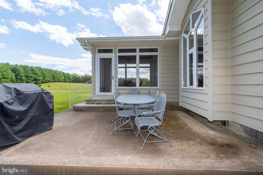 6000 HALEYS MILL RD, SPOTSYLVANIA, Virginia 22551, 3 Bedrooms Bedrooms, ,2 BathroomsBathrooms,Residential,6000 HALEYS MILL RD,VASP2041068 MLS # VASP2041068