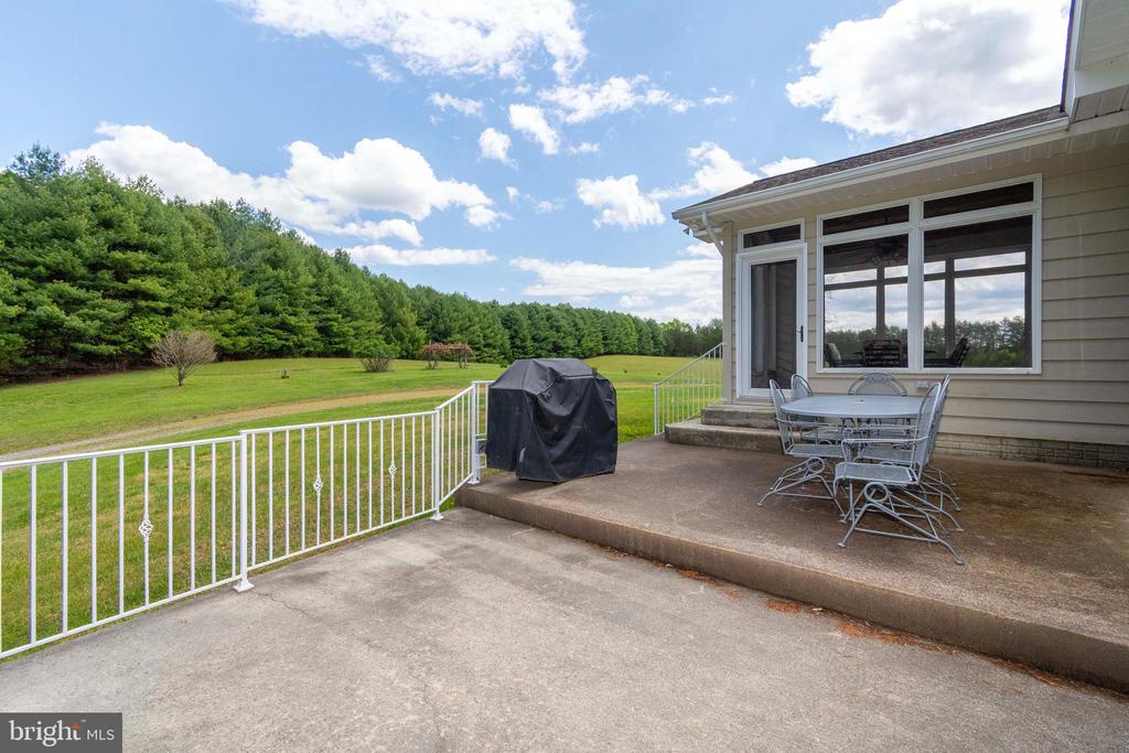 6000 HALEYS MILL RD, SPOTSYLVANIA, Virginia 22551, 3 Bedrooms Bedrooms, ,2 BathroomsBathrooms,Residential,6000 HALEYS MILL RD,VASP2041068 MLS # VASP2041068