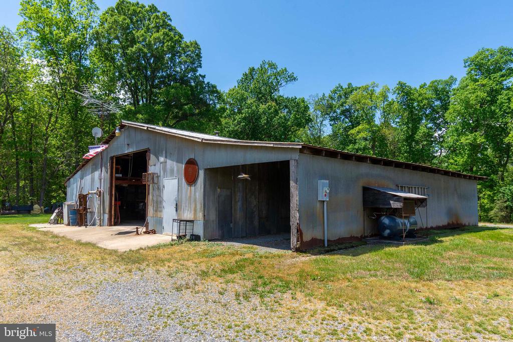 6000 HALEYS MILL RD, SPOTSYLVANIA, Virginia 22551, 3 Bedrooms Bedrooms, ,2 BathroomsBathrooms,Residential,6000 HALEYS MILL RD,VASP2041074 MLS # VASP2041074