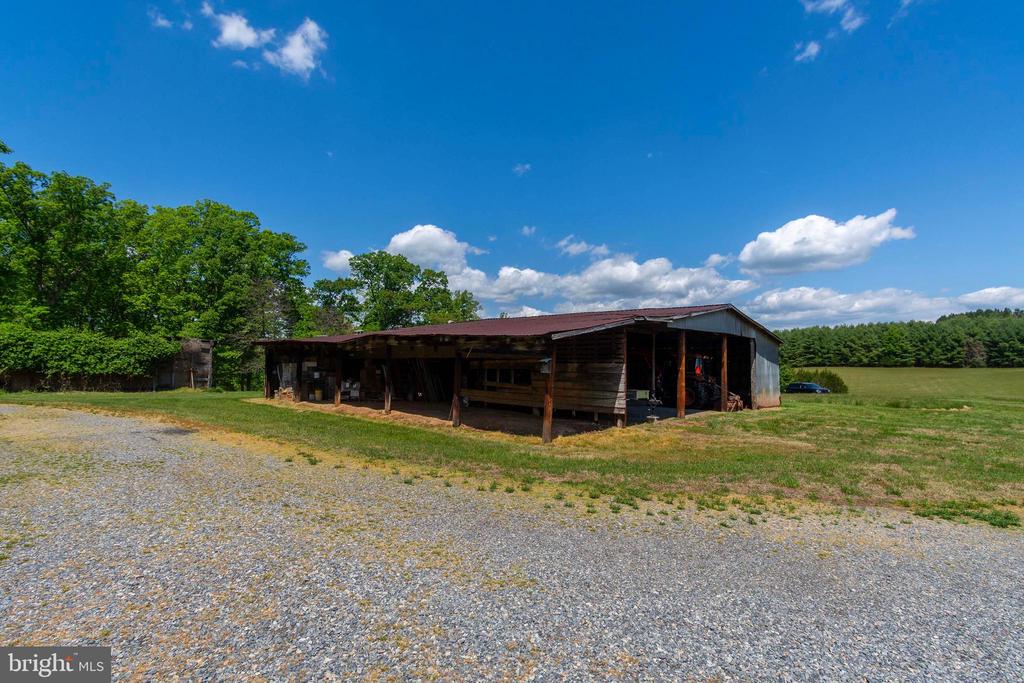 6000 HALEYS MILL RD, SPOTSYLVANIA, Virginia 22551, 3 Bedrooms Bedrooms, ,2 BathroomsBathrooms,Residential,6000 HALEYS MILL RD,VASP2041074 MLS # VASP2041074