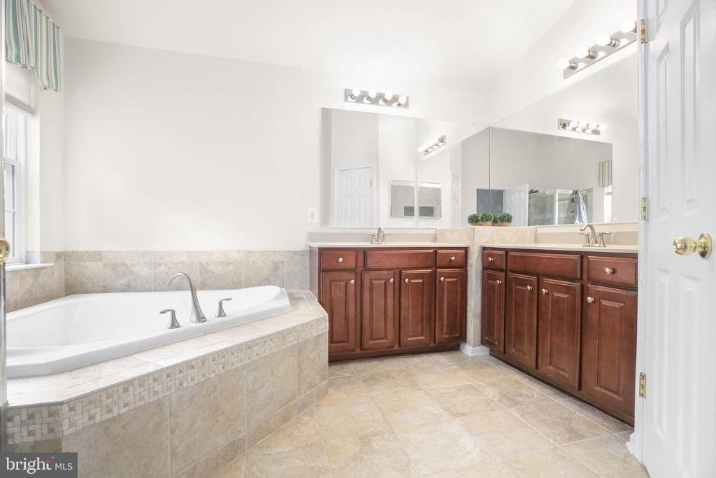 10108 WILLOW RIDGE LN, SPOTSYLVANIA, Virginia 22553, 4 Bedrooms Bedrooms, ,4 BathroomsBathrooms,Residential,10108 WILLOW RIDGE LN,VASP2041010 MLS # VASP2041010
