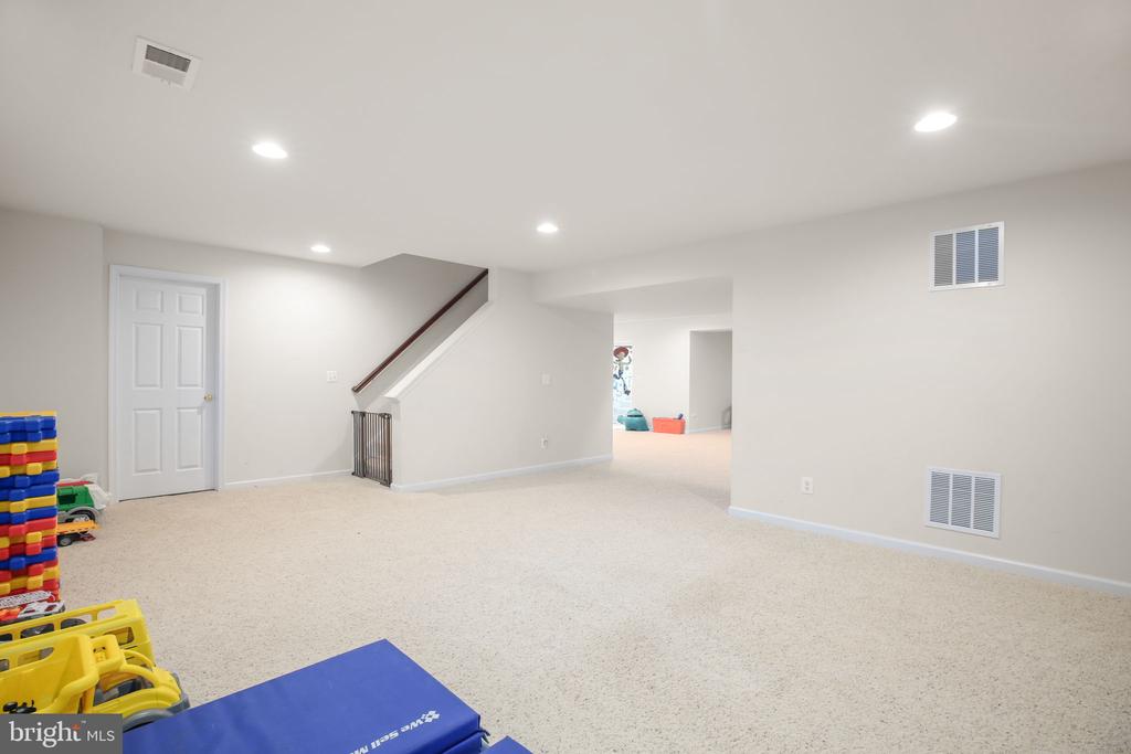 10108 WILLOW RIDGE LN, SPOTSYLVANIA, Virginia 22553, 4 Bedrooms Bedrooms, ,4 BathroomsBathrooms,Residential,10108 WILLOW RIDGE LN,VASP2041010 MLS # VASP2041010