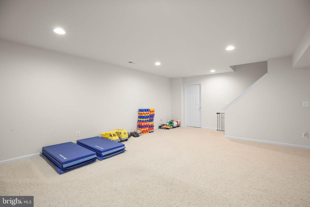 10108 WILLOW RIDGE LN, SPOTSYLVANIA, Virginia 22553, 4 Bedrooms Bedrooms, ,4 BathroomsBathrooms,Residential,10108 WILLOW RIDGE LN,VASP2041010 MLS # VASP2041010