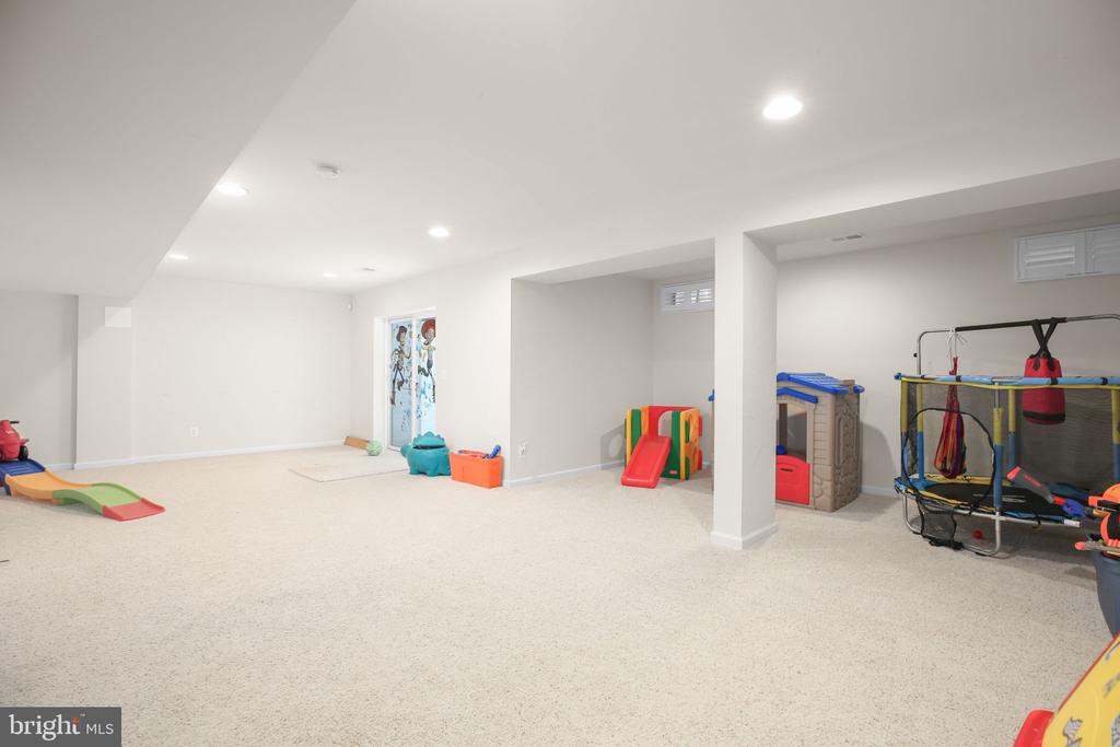 10108 WILLOW RIDGE LN, SPOTSYLVANIA, Virginia 22553, 4 Bedrooms Bedrooms, ,4 BathroomsBathrooms,Residential,10108 WILLOW RIDGE LN,VASP2041010 MLS # VASP2041010